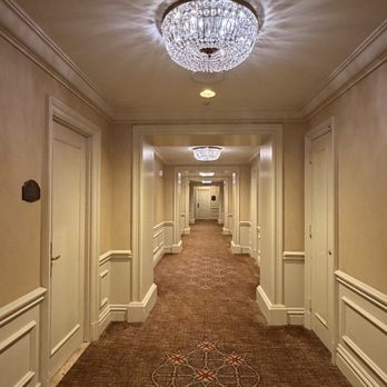 Omni William Penn Hotel - Hallway - Hotels Near Me - Pittsburgh, Pennsylvania Omni William Penn Hotel - Hallway - Hotels Near Me - Pittsburgh, Pennsylvania