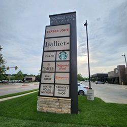 Nichols Hills Plaza