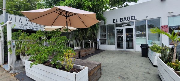 El Bagel by null