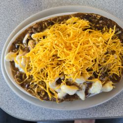 Mac 'n cheese with chili, and even more cheese