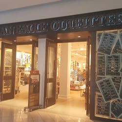 American Eagle Outfitters - Store front