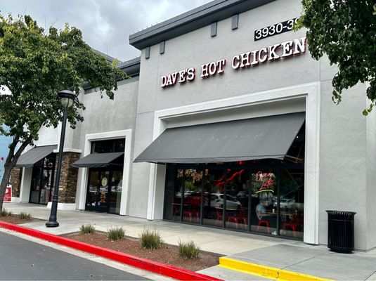 Dave's Hot Chicken by null