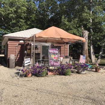Lithia Resort - The office - Vacation Rentals Near Me - Shelbyville, Illinois