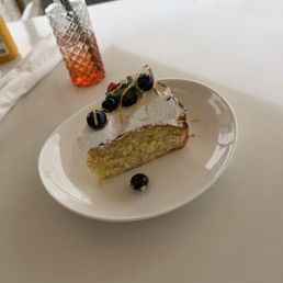 Olive oil cake with lavender Olive oil cake with lavender
