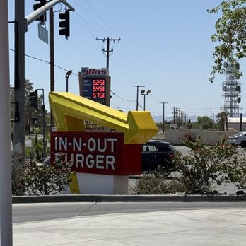 In-N-Out Burger - Burgers Near Me - El Centro, California In-N-Out Burger - Burgers Near Me - El Centro, California