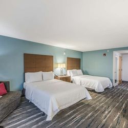 Hampton Inn Oakland-Hayward - Guest room
