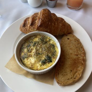 La Bastide Bed & Breakfast - Breakfast is served! - Bed & Breakfast Near Me - Dundee, Oregon La Bastide Bed & Breakfast - Breakfast is served! - Bed & Breakfast Near Me - Dundee, Oregon