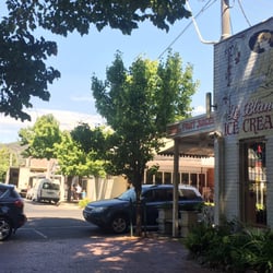 Le Blanche Ice Creamery - Pretty street art of yesteryear