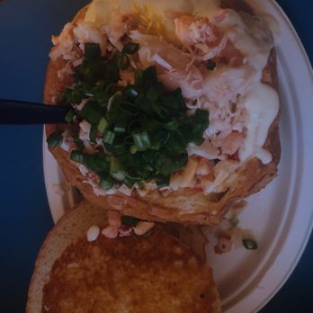 Splash Cafe - Bread Bowl of Clam Chowder with all the extras - American Near Me - Pismo Beach, California