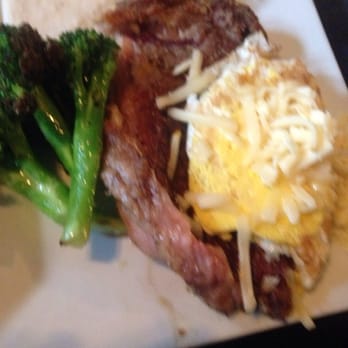 Charlies Bar & Kitchen - Steak and eggs - Cocktail Bars Near Me - Bronx, New York
