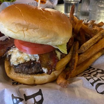 Bronx Alehouse - Drunken Onion Gorgonzola Burger - American Near Me - Bronx, New York Bronx Alehouse - Drunken Onion Gorgonzola Burger - American Near Me - Bronx, New York