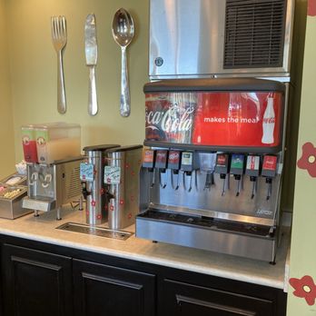 Chicken Salad Chick - Self serve drink fountain - Southern Near Me - Orlando, Florida Chicken Salad Chick - Self serve drink fountain - Southern Near Me - Orlando, Florida