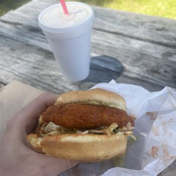 Twin Pines Drive In - Burger and shake - Burgers Near Me - Cle Elum, Washington Twin Pines Drive In - Burger and shake - Burgers Near Me - Cle Elum, Washington