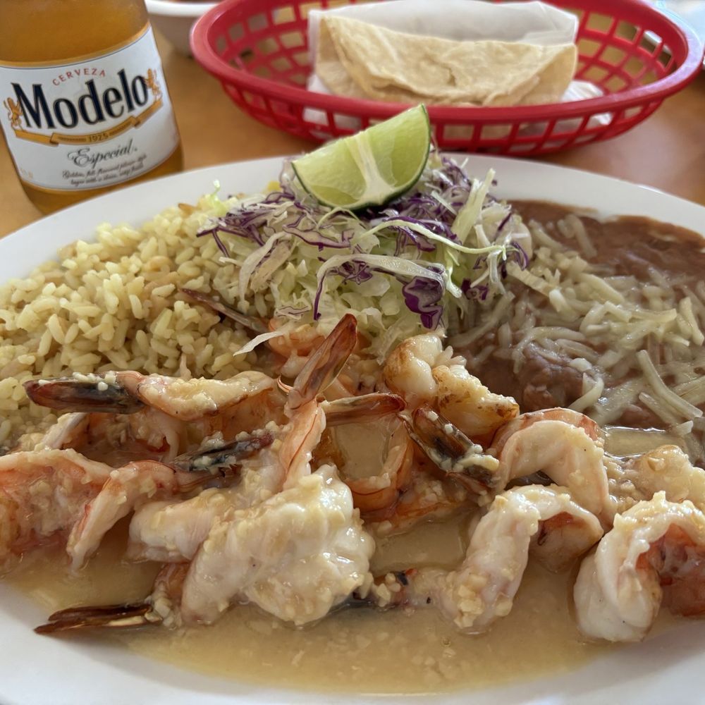 Clemente Seafood - Garlic shrimp with beans and rice delicious - Seafood Near Me - Santa Ana, California Clemente Seafood - Garlic shrimp with beans and rice delicious - Seafood Near Me - Santa Ana, California