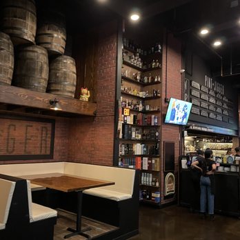 Pint + Jigger - Hidden door? - Beer Bar Near Me - Honolulu, Hawaii
