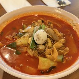 Extremely Spicy Seafood Noodle Soup (level 4) Extremely Spicy Seafood Noodle Soup (level 4)