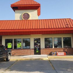 Tom's Smoker Friendly/Smoke Shop 6 - Front of the outside, credit to whoever took this picture, I took it from Google