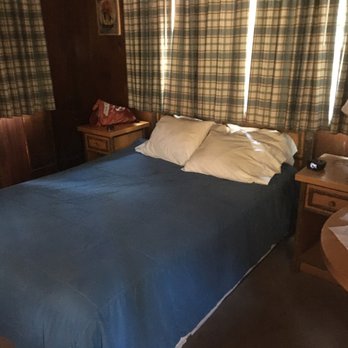 Phantom Ranch - Queen bed - Hotels Near Me