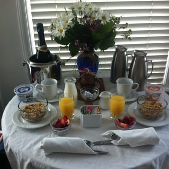Snug Harbor Inn - Breakfast & our bottle of champagne - Hotels Near Me - Avalon, California
