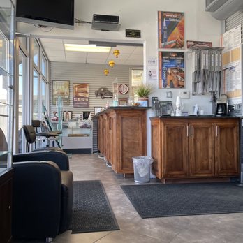 Astro Auto Glass - Lobby waiting area - Windshield Installation & Repair Near Me - Albuquerque, New Mexico