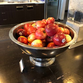 Air Canada Maple Leaf Lounge - Airport Lounges Near Me - Mississauga, Ontario Air Canada Maple Leaf Lounge - Airport Lounges Near Me - Mississauga, Ontario