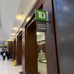 TD Visa Infinite Credit Card Lounge - Entrance