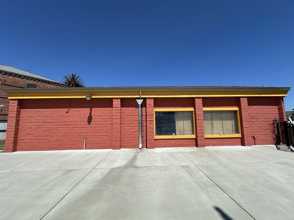 Slide of Mistah Seamless Gutters