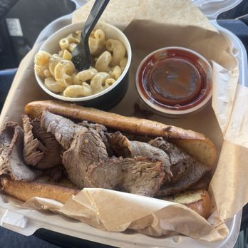 Salty's BBQ & Catering - Trip tip sandwich and spicy Mac and cheese - Barbeque Near Me - Bakersfield, California