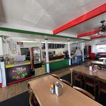 Los 2 Carnales - the inside of a restaurant - Mexican Near Me - Oakhurst, California