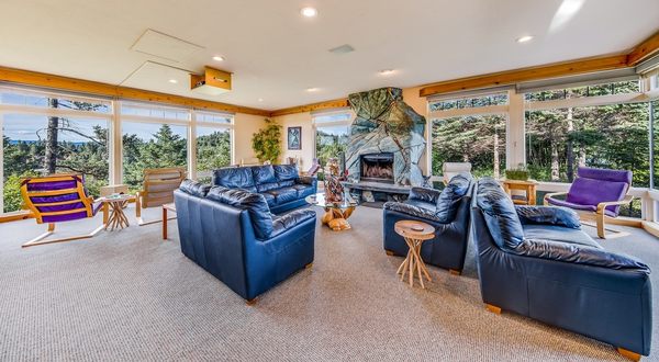 Stillpoint Lodge by null