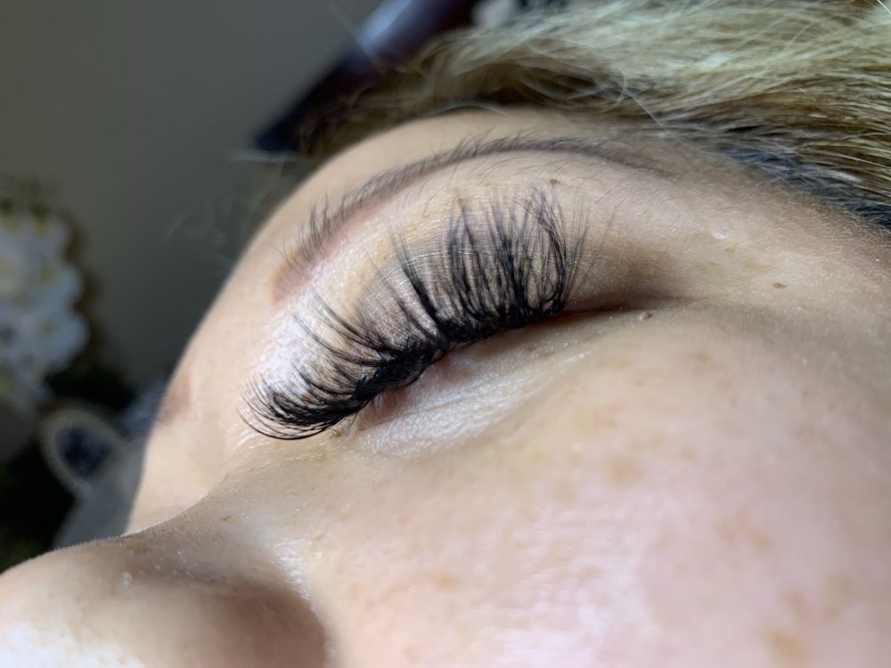 Lashed Up By Renee Logo