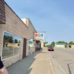 Cedarwood Family Restaurant - Outside