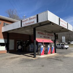 Howell's Grocery - Outside