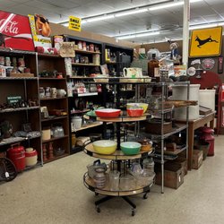 Bargain Hunters - Pyrex collectibles