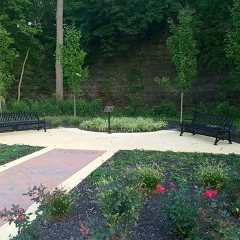 Ridgewood Park - Peaceful benches near the ravine - Parks Near Me - Westerville, Ohio Ridgewood Park - Peaceful benches near the ravine - Parks Near Me - Westerville, Ohio
