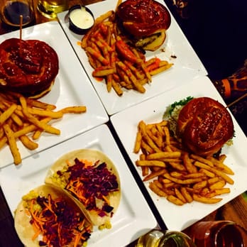 Flynn's Irish Pub - Burgers and tacos - Irish Pub Near Me - Mansfield, Massachusetts