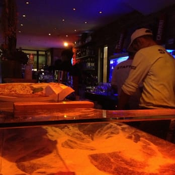 H'ugo's - Pizza making on open view - Italian Near Me - Munich, BY