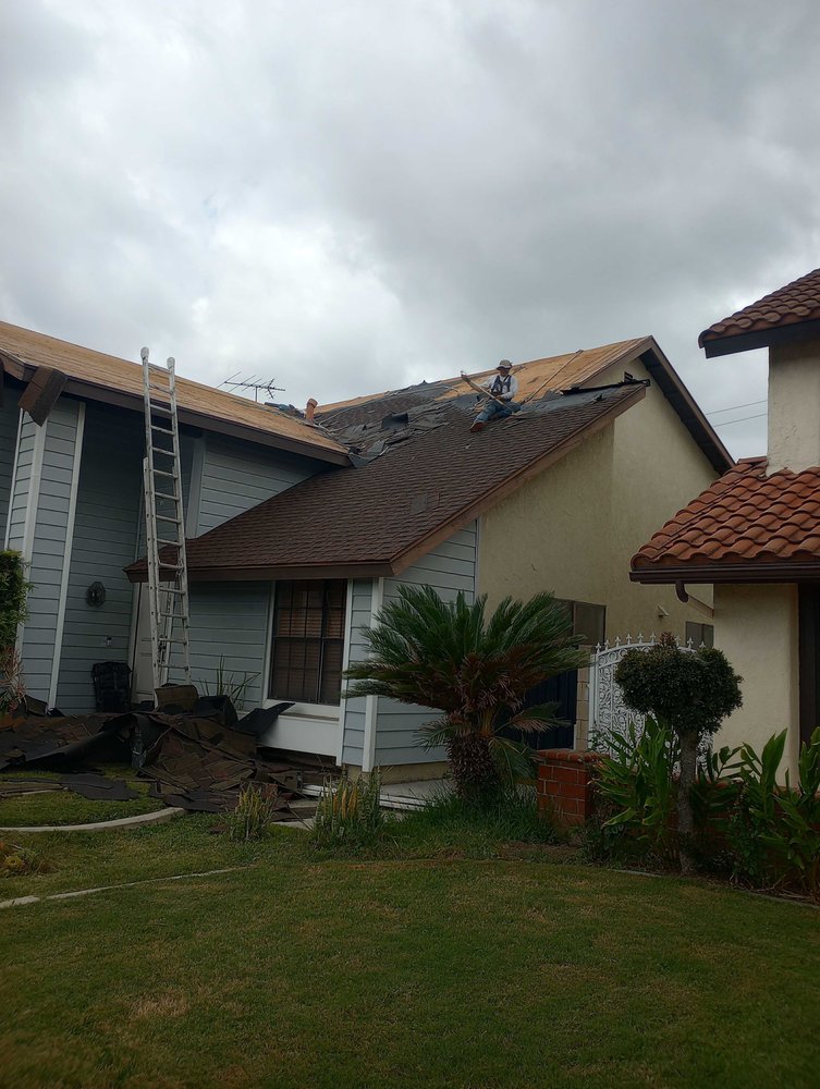 Slide of Gerardo Bautista Roofing