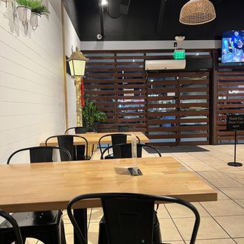 Drunken Lobster - Interior - Vietnamese Near Me - Houston, Texas