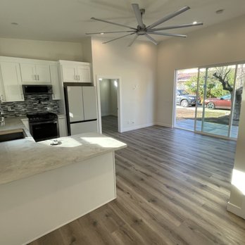 Flip It Homes - Great room space. High ceilings make a smaller space feel much larger. - General Contractors Near Me - Los Angeles, California Flip It Homes - Great room space. High ceilings make a smaller space feel much larger. - General Contractors Near Me - Los Angeles, California