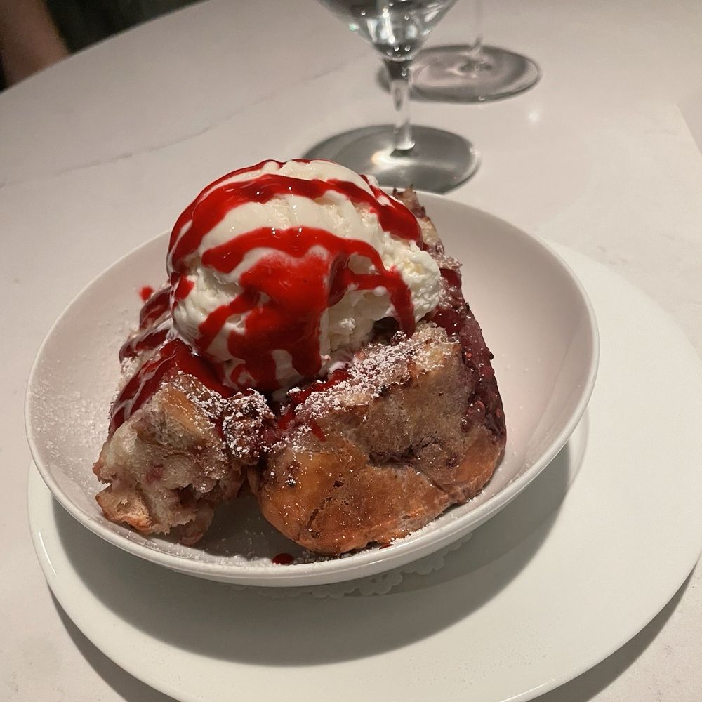 Restaurant Iris - Bread pudding - Cajun/Creole Near Me - Memphis, Tennessee Restaurant Iris - Bread pudding - Cajun/Creole Near Me - Memphis, Tennessee