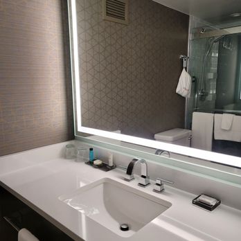 Seattle Airport Marriott - Lighted mirror - Hotels Near Me - Seattle, Washington