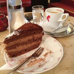 Lebzelterei Franz Kerner - Sofern der Zuckerbedarf für diese Woche noch nicht gedeckt ist, empfiehlt sich die beste Herrentorte der Region.