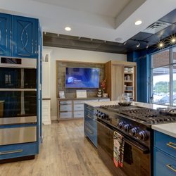 Distinctive Kitchen and Appliance World