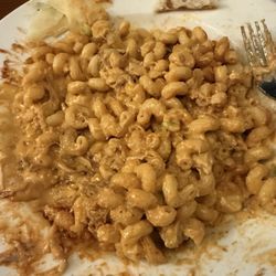 Pulled pork Mac n cheese. This was me trying to find the buried pork.