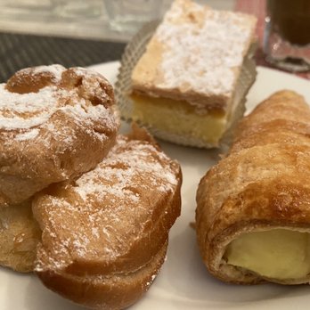 Gelatiamo - Cream puff, diplomatica, cannoncino crema - Bakeries Near Me - Seattle, Washington