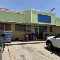 Sea Isle Supermarket - Outside, no sign and dark inside with lights out and the ones the work strobe off and on.