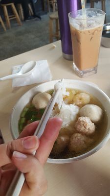 Hot Bowl White Curry Mee by null