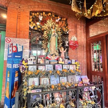 Mi Tierra Cafe & Bakery - Mexican Near Me - San Antonio, Texas