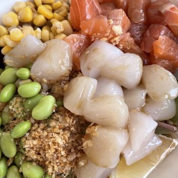 Hanami - Poke Bowl w/scallops, edamame, crispy garlic, corn, salmon, brown rice & mixed greens. - Ramen Near Me - San Leandro, California